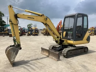KOMATSU PC30-7E