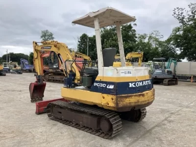 KOMATSU PC30-6