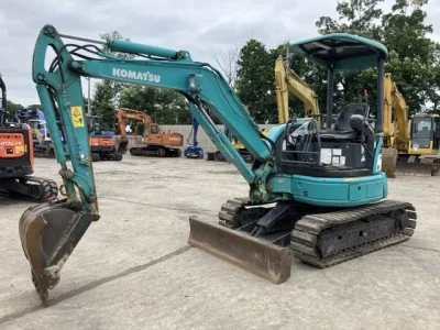 KOMATSU PC30MR-2