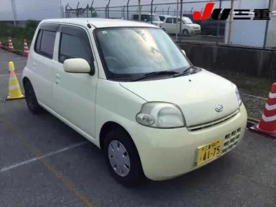 Daihatsu Esse