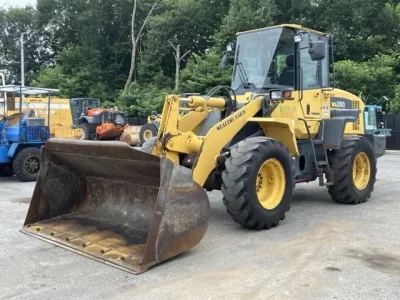 KOMATSU WA200-6