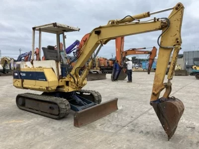 KOMATSU PC30-6