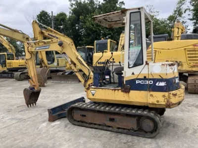 KOMATSU PC30-6