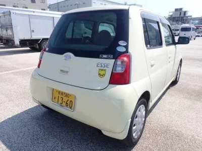 Daihatsu Esse