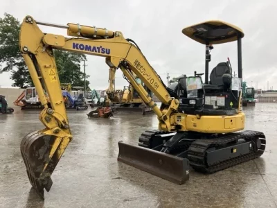 KOMATSU PC30MR-5