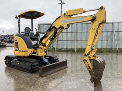 KOMATSU PC30MR-5