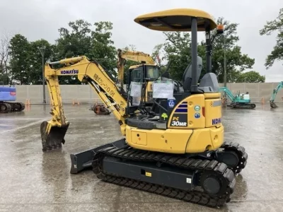 KOMATSU PC30MR-5