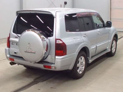 Mitsubishi PAJERO