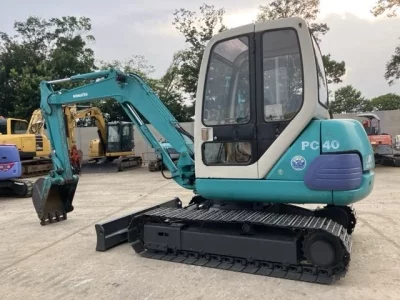 KOMATSU PC40-7