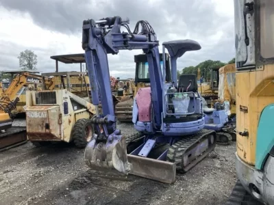 KOMATSU PC28UU-2