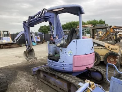 KOMATSU PC28UU-2