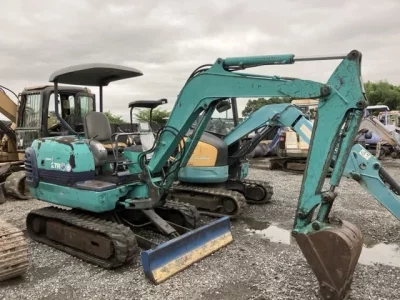 KOMATSU PC27R-8