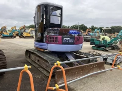 KOMATSU PC75UU-2