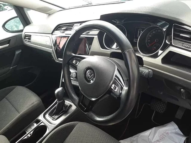 Volkswagen GOLF TOURAN