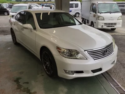 Lexus LS