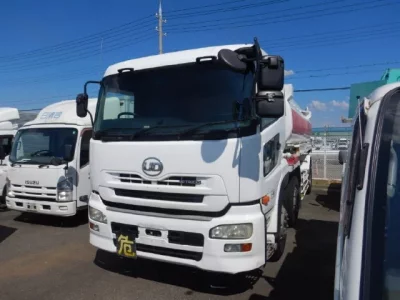 Nissan TRUCK