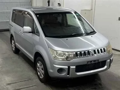 Mitsubishi DELICA D5