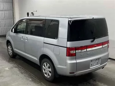 Mitsubishi DELICA D5