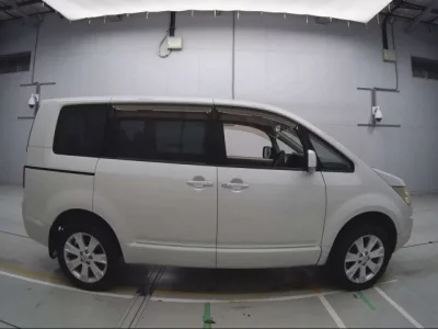 Mitsubishi DELICA D5
