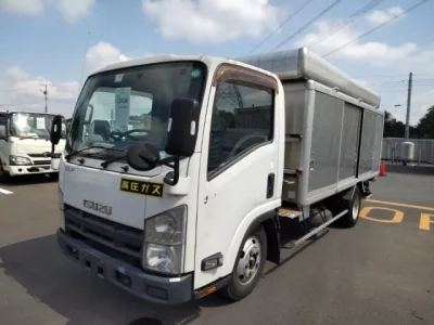 Isuzu ELF
