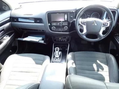 Mitsubishi OUTLANDER PHEV