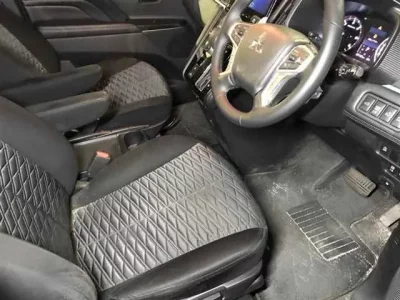 Mitsubishi DELICA D5