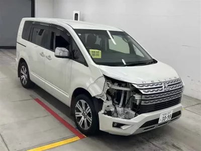 Mitsubishi DELICA D5