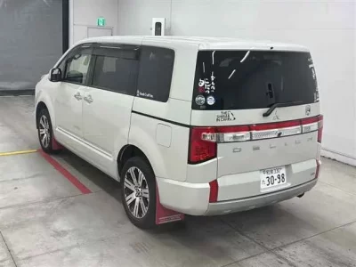 Mitsubishi DELICA D5