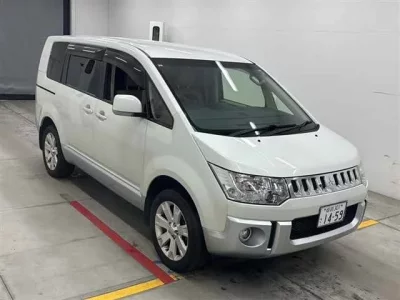 Mitsubishi DELICA D5