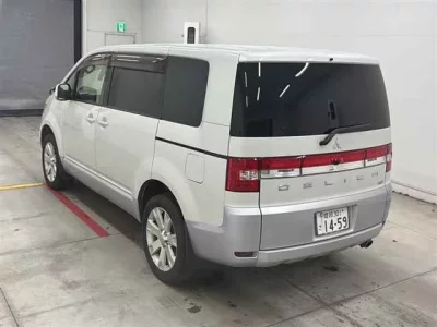 Mitsubishi DELICA D5