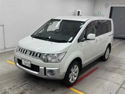 Mitsubishi DELICA D5