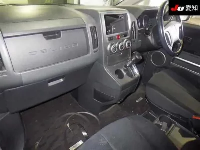 Mitsubishi DELICA D5
