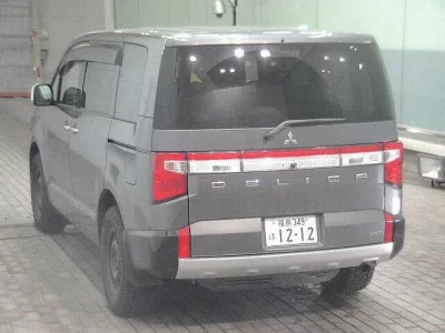 Mitsubishi DELICA D5