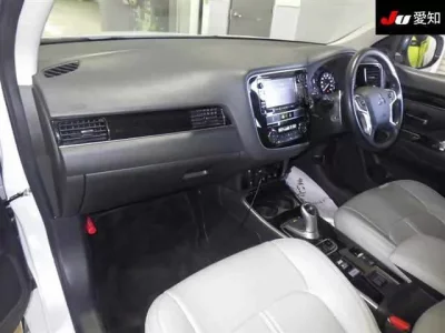 Mitsubishi OUTLANDER PHEV