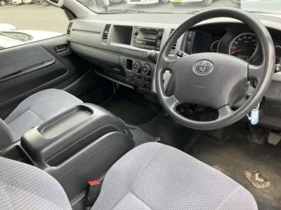 Toyota REGIUS ACE COMMUTER