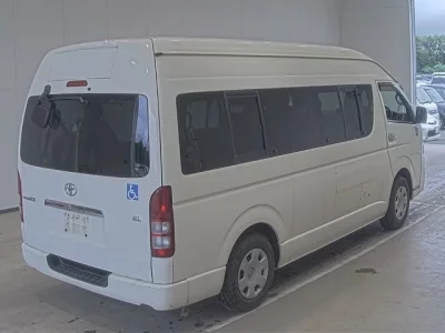 Toyota REGIUS ACE COMMUTER