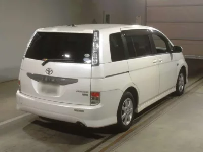 Toyota ISIS
