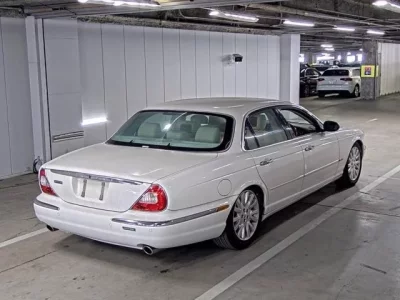 Jaguar XJ SERIES