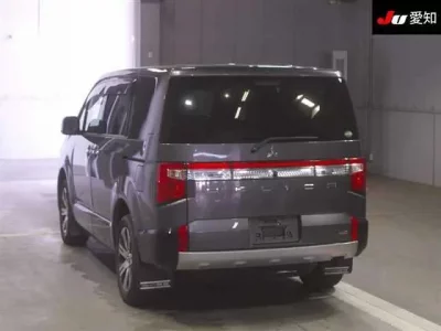 Mitsubishi DELICA D5