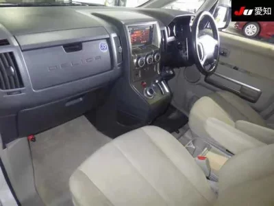 Mitsubishi DELICA D5