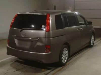 Toyota ISIS