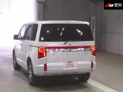Mitsubishi DELICA D5