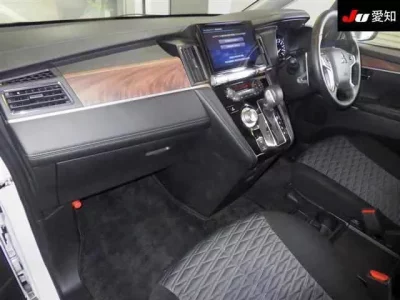 Mitsubishi DELICA D5