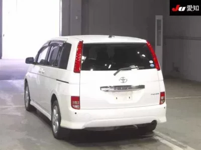 Toyota ISIS