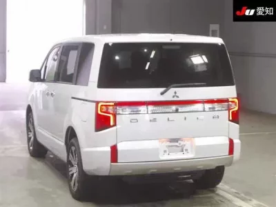 Mitsubishi DELICA D5