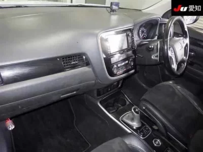 Mitsubishi OUTLANDER PHEV