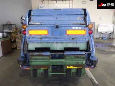 Nissan TRUCK