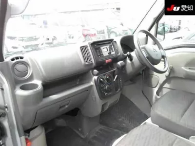 Mitsubishi MINICAB VAN