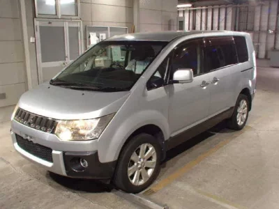 Mitsubishi DELICA D5