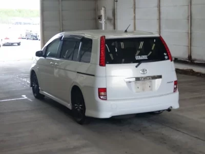 Toyota ISIS